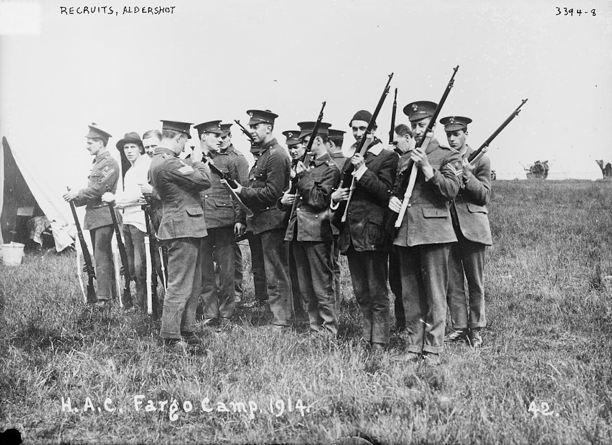 New recruits to the Honorable Artillery Company training at Fargo Camp, Aldershot, c. 1914. Library of Congress. Public Domain.