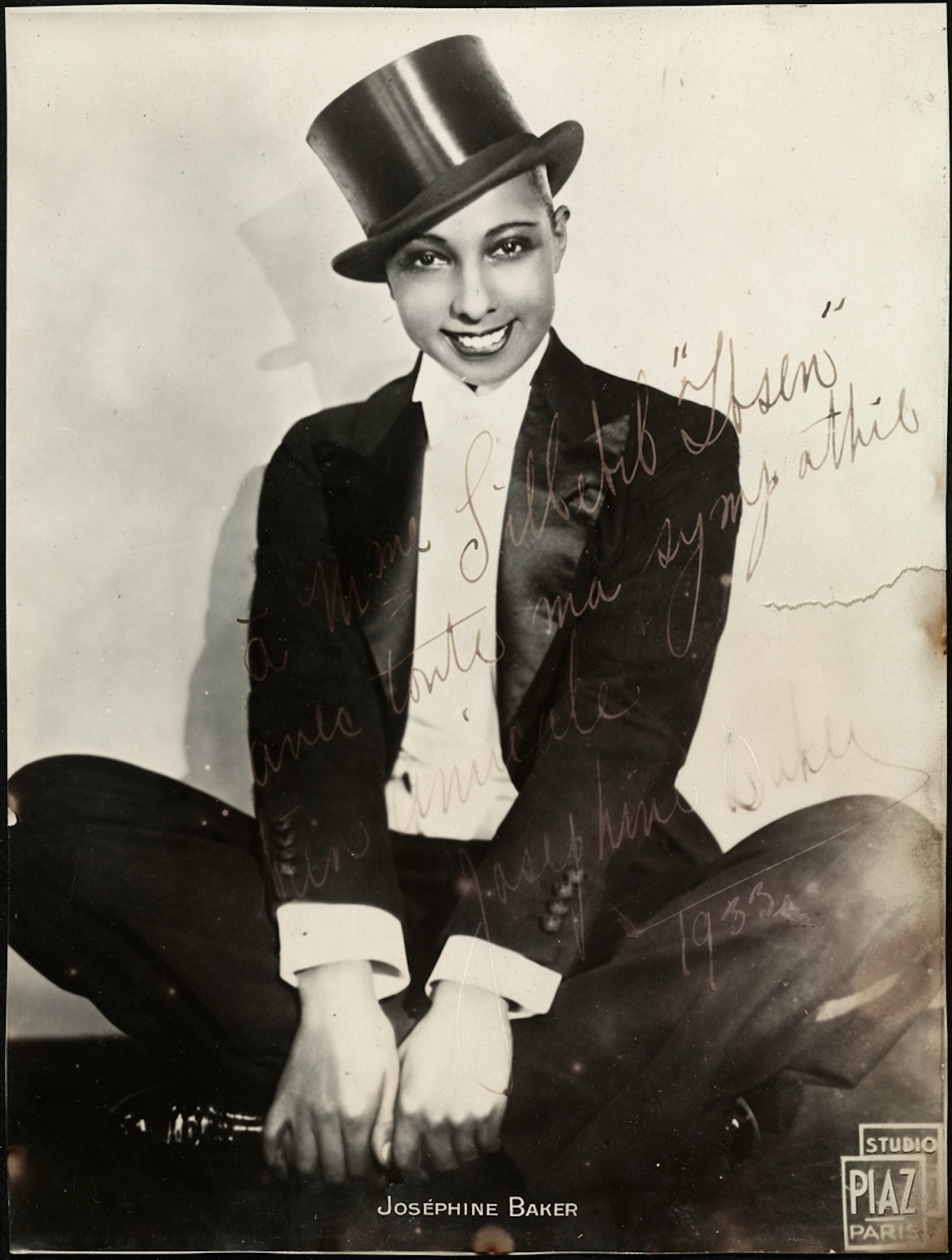 Josephine Baker portrait by Studio Piaz, 1933. Oslo Museum. Public Domain.