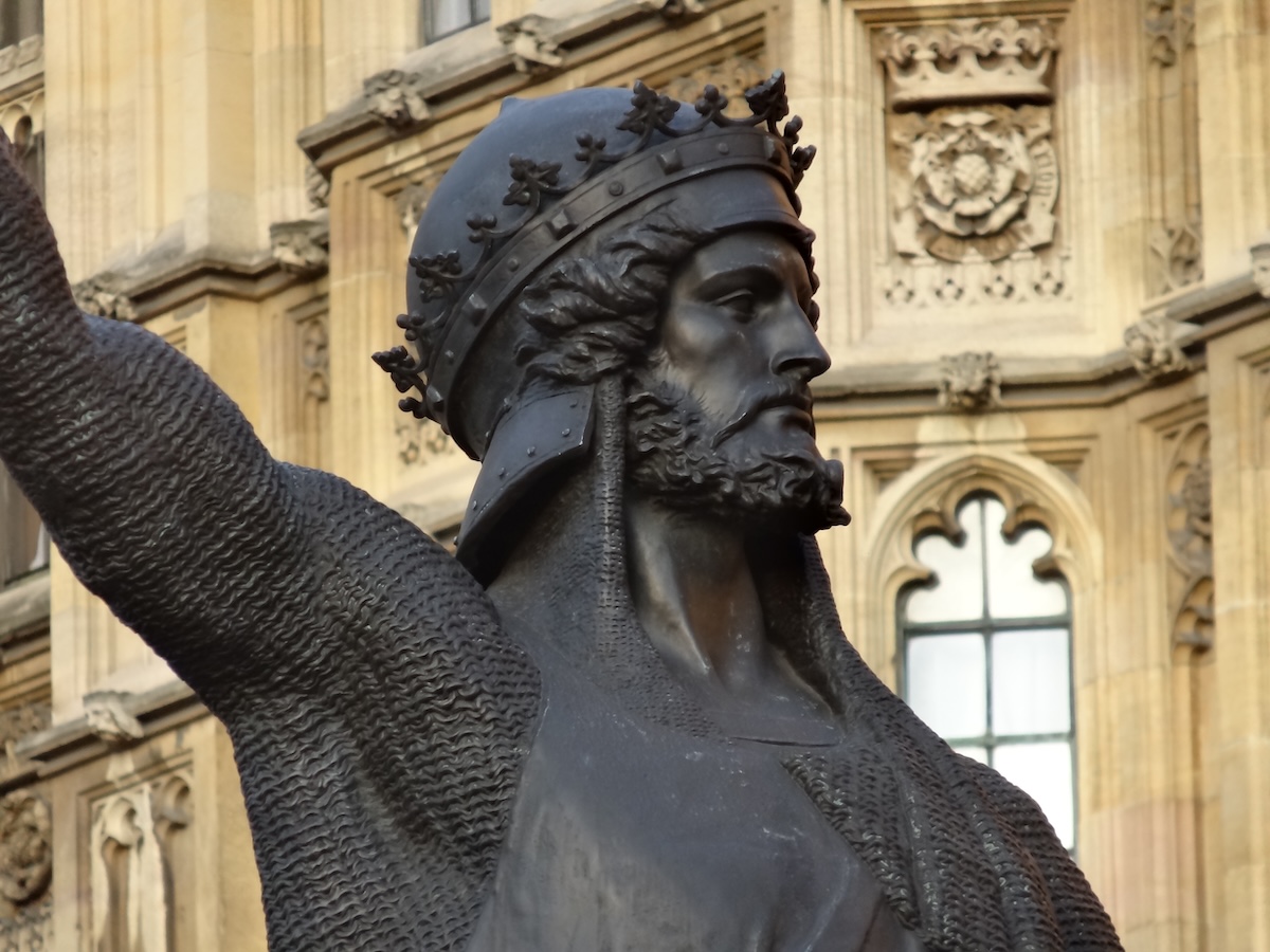 The statue of Richard I outside the Palace of Westminster, London. Jonathan Cardy (CC BY-SA 3.0).