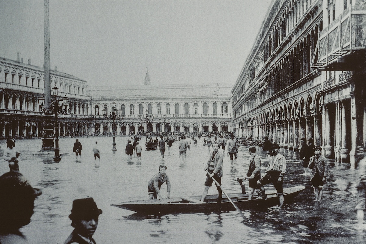 The flooded Piazza San Marco in Venice, by Hans-Peter Bärtschi. ETH Library Zurich (CC BY-SA 4.0)