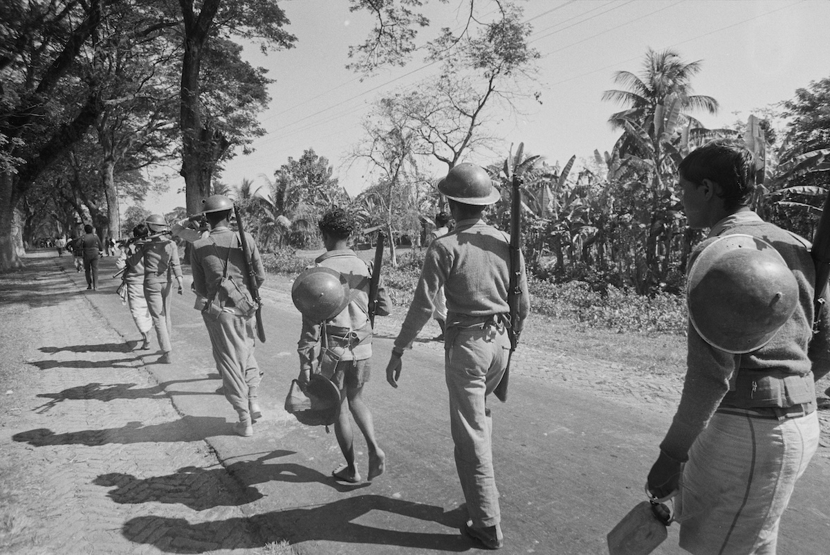 Bangladeshi troops in Jessore, by Heinz Baumann, 1971. ETH Library Zurich, Image Archive / Com_L20-0933-0003-0012. Public Domain.