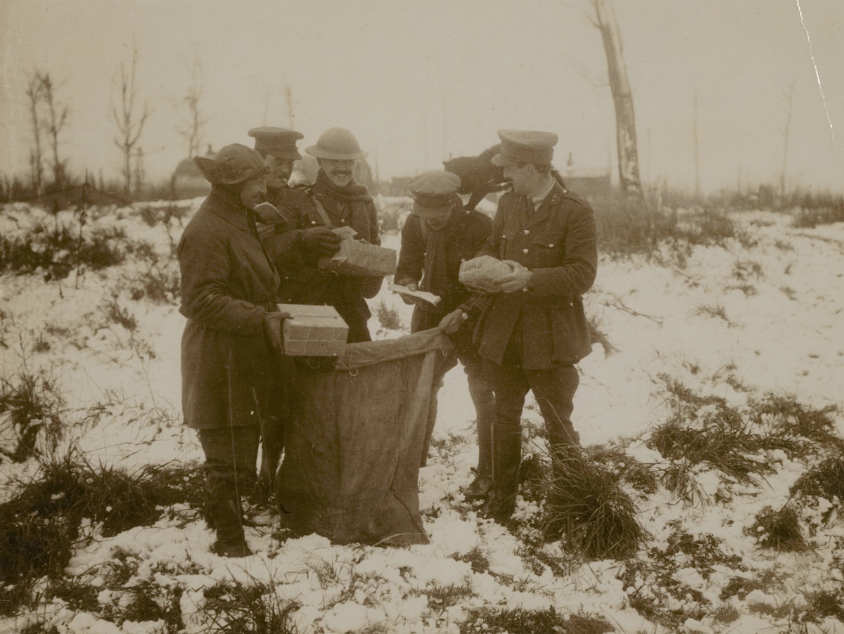 The British soldiers at the front in France receive their Christmas mail. Nationaal Archief. Public Domain.