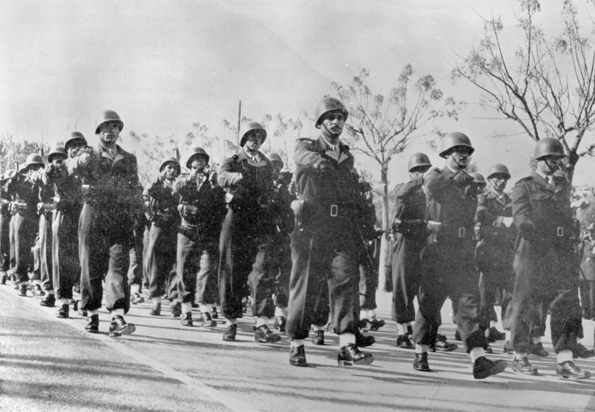 Syrian soldiers on parade, by Willem van de Poll, c. 1951. Nationaal Archief. Public Domain.