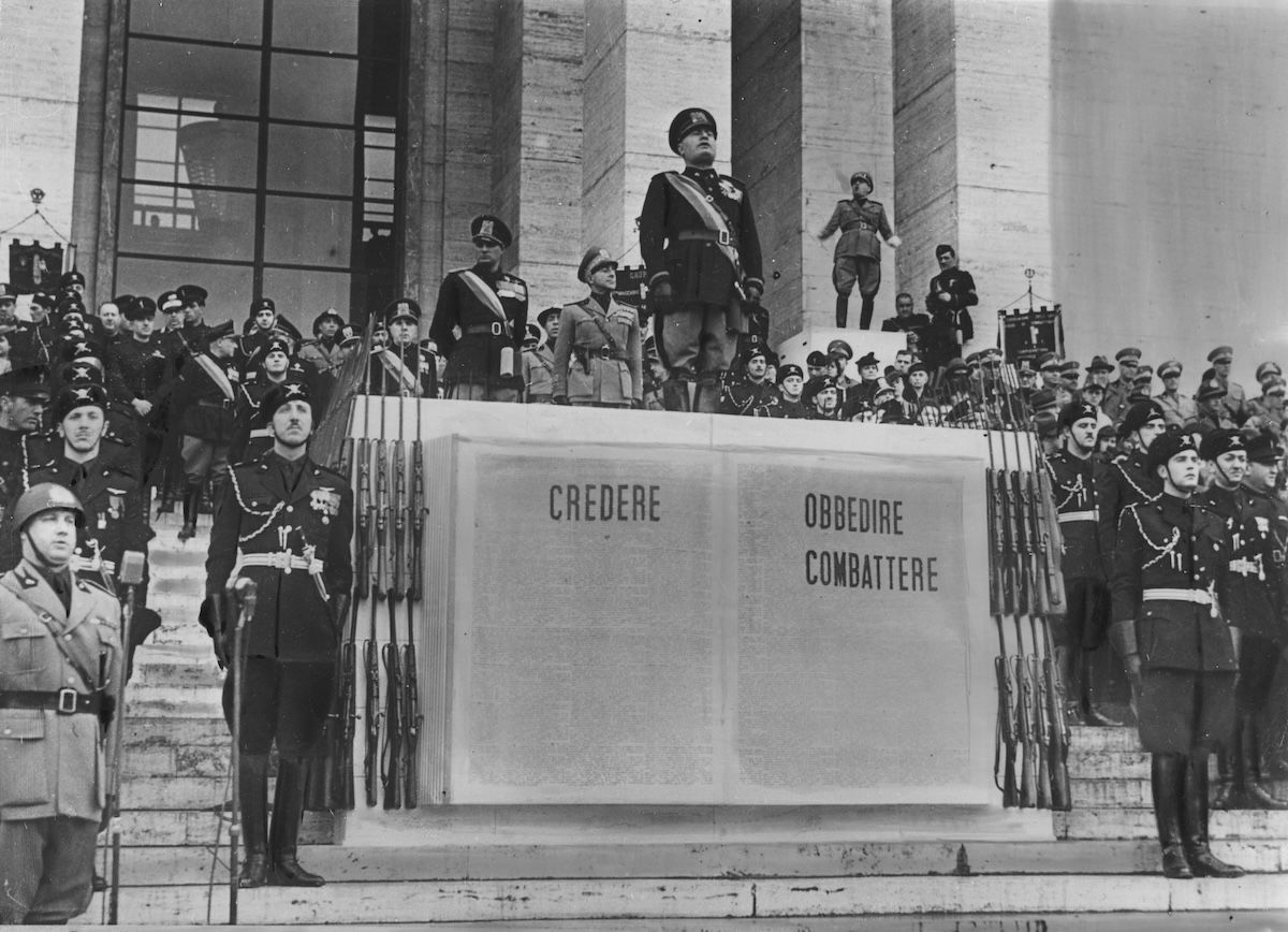 Benito Mussolini at a ceremony for the Italian Academy of Physical Education in Rome, 1940. Narodowe Archiwum Cyfrowe. Public Domain.