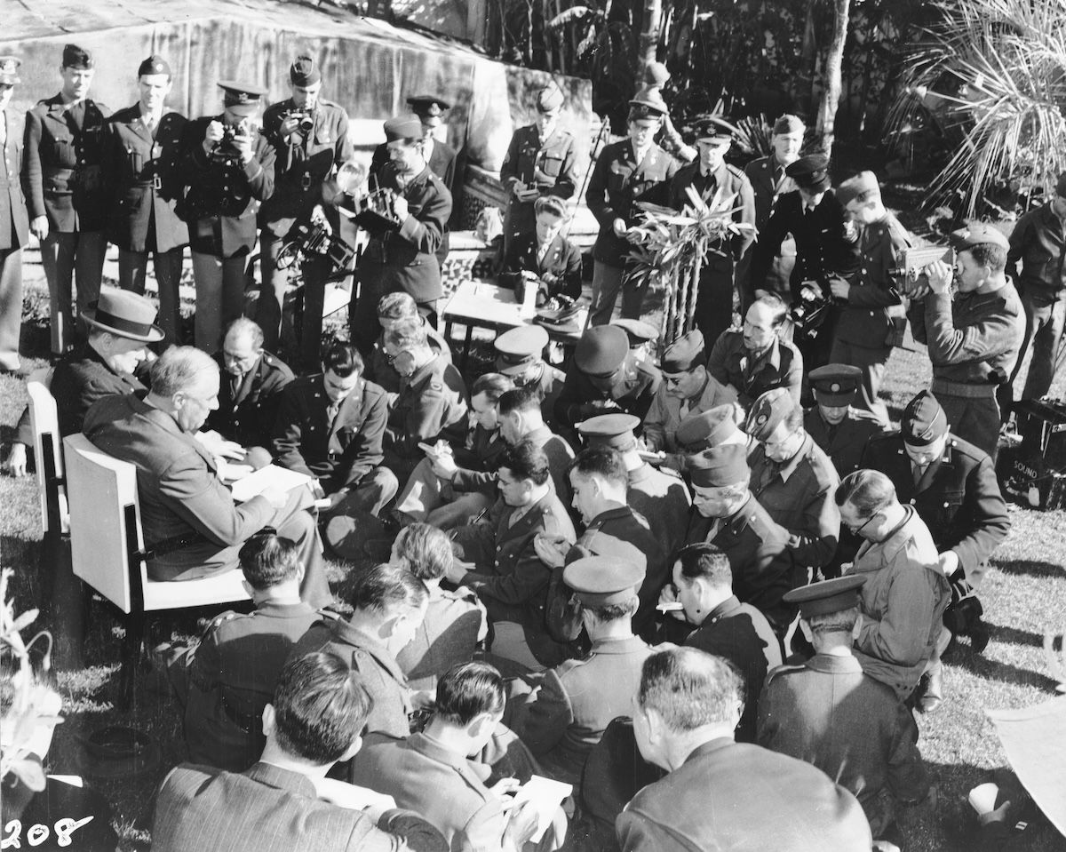 President Franklin Roosevelt and prime minister Winston Churchill announce the Allied demand of ‘unconditional surrender’ to the assembled press, Casablanca, 1943. Library of Congress. Public Domain.