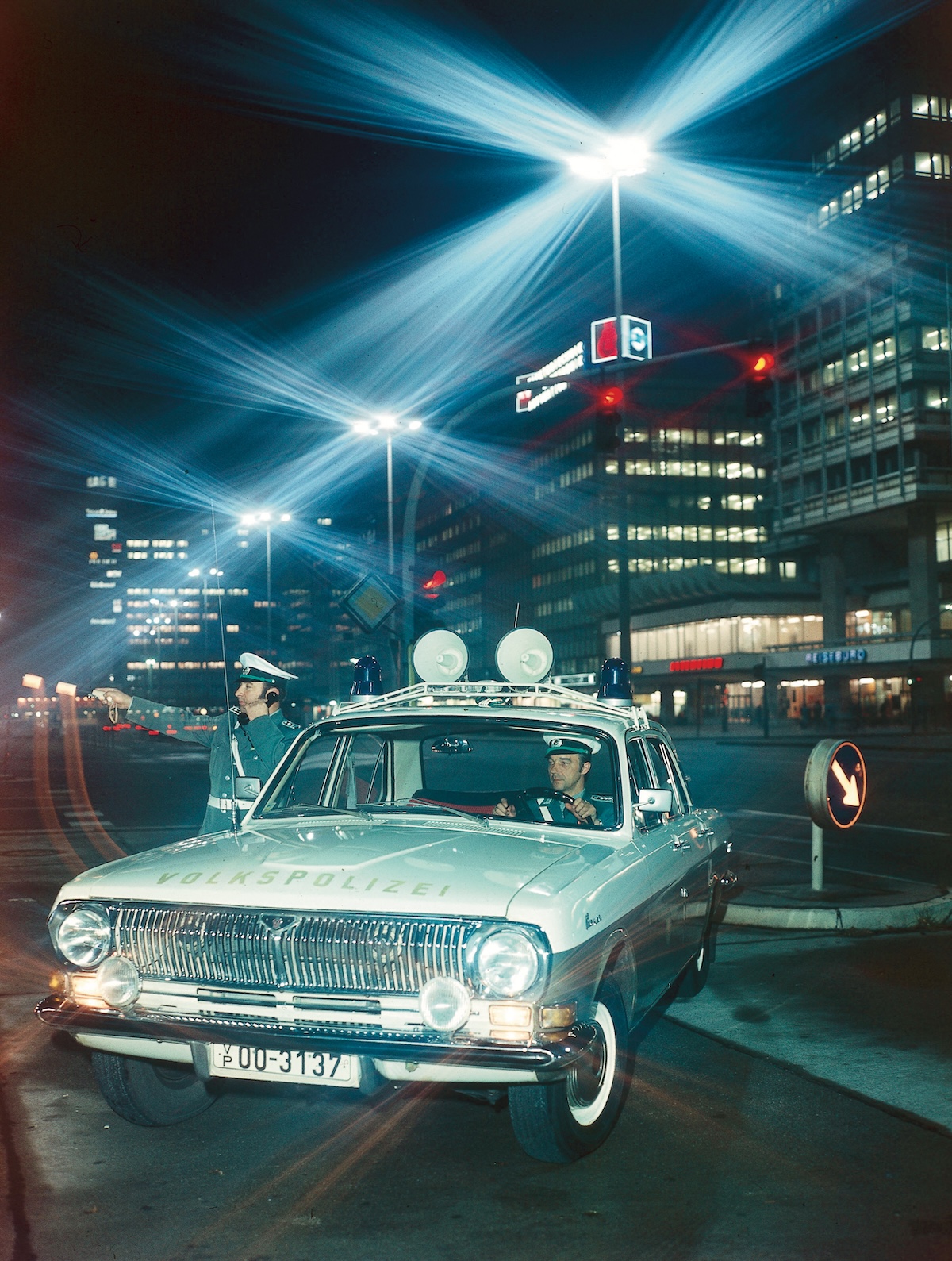 Volkspolizei car, East Berlin, 1976. akg-images/Straube.