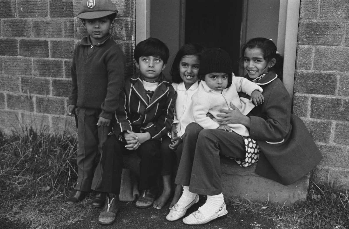 Uganda Asians in Tonfannau, Wales, by Charles Geoff, 26 October 1972. National Library of Wales (CC BY-SA 4.0).