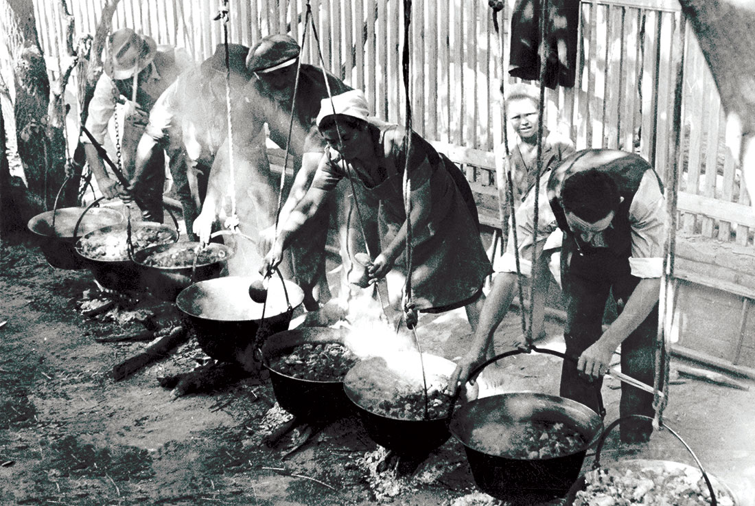 Preparing goulash during the Hungarian grape harvest, 1945.