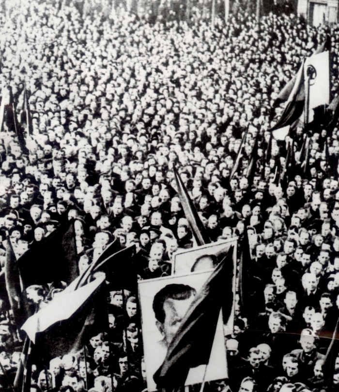 A crowd gathers in support of the Communist Party of Czechoslovakia, 21-23 February 1948. Moravian Library in Brno. Public Domain.