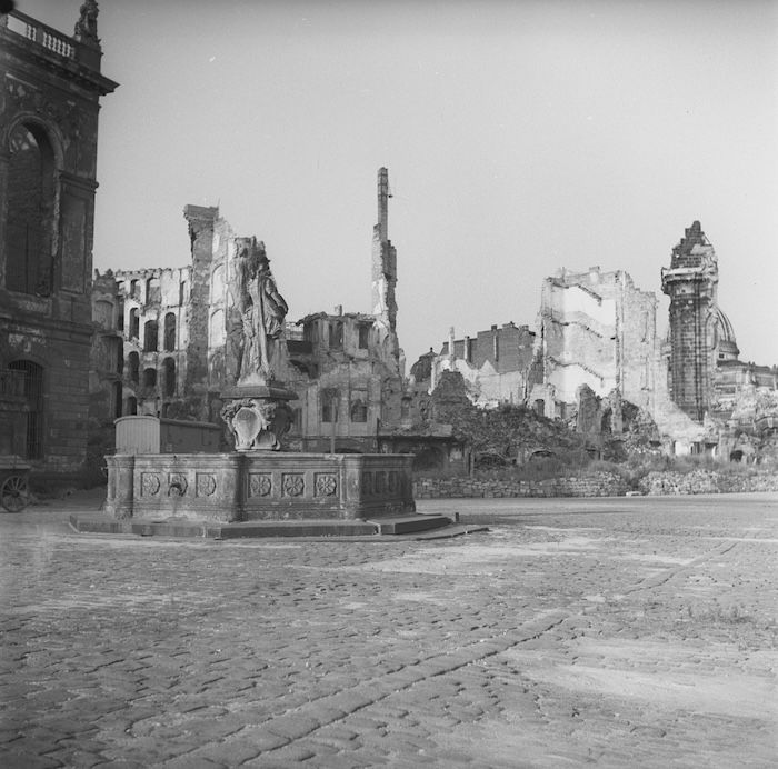 The ruins of Dresden from the bombing of 13-14 February 1945. Deutsche Fotothek (CC BY-SA).