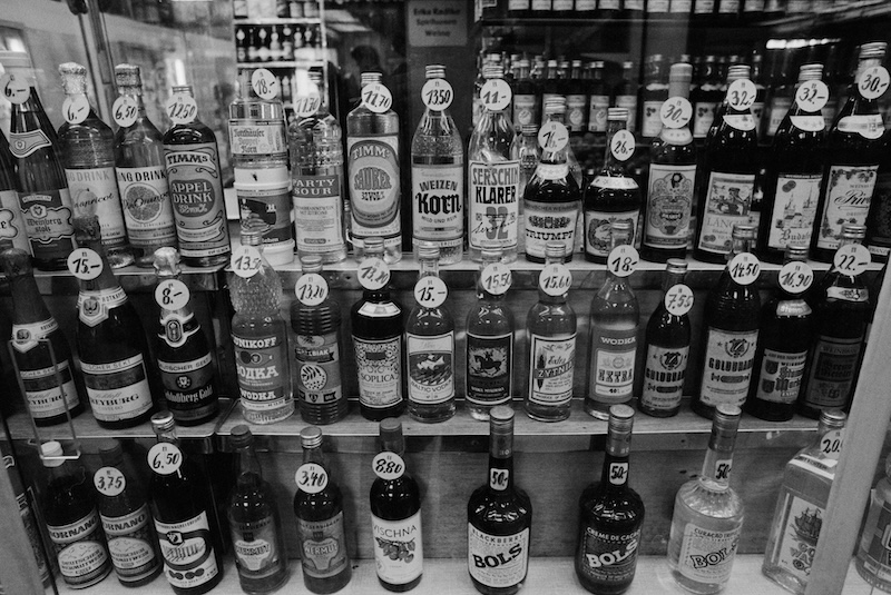 Spirits on display in the Centrum department store in East Berlin, by Christof Sonderegger, September 1975. ETHBIB.Bildarchiv. Public Domain.