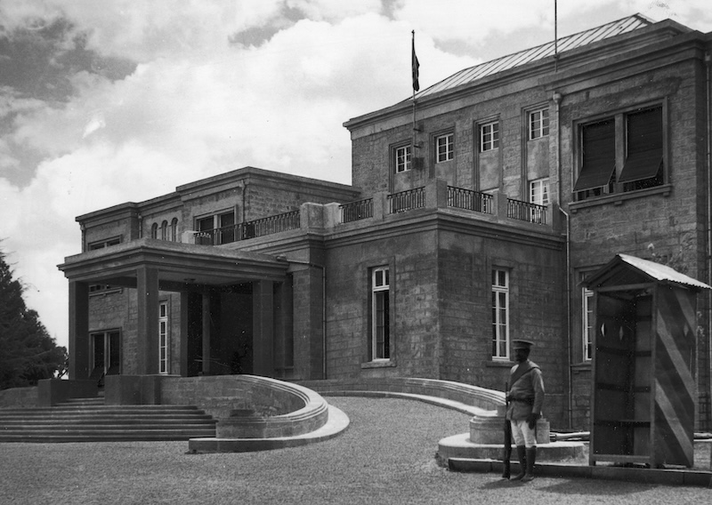 Haile Selassie’s palace in Addis Ababa, c. 1935. Narodowe Archiwum Cyfrowe. Public Domain.