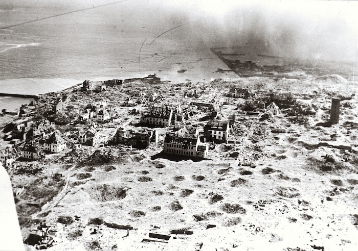 Ruins on Heligoland following its demolotion, 1947. Federal Waterways Engineering and Research Institute (CC BY 4.0).