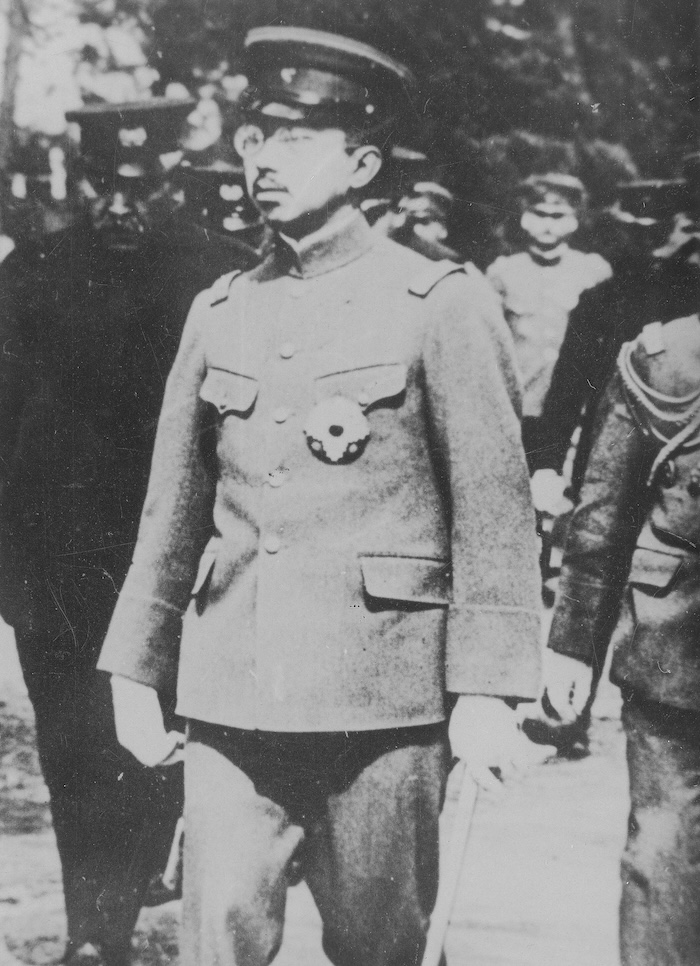 Emperor Hirohito after leaving the Japanese parliament, c. 1946-48. Narodowe Archiwum Cyfrowe. Public Domain.