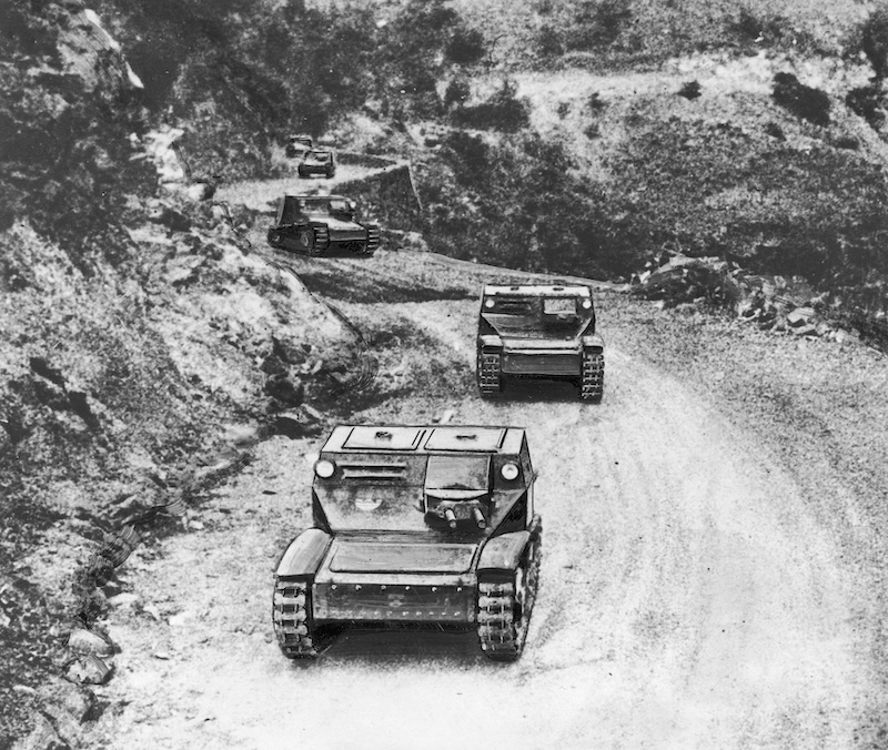 A column of Italian light tanks advance into Abyssinia, c. 1935-36. Narodowe Archiwum Cyfrowe. Public Domain.