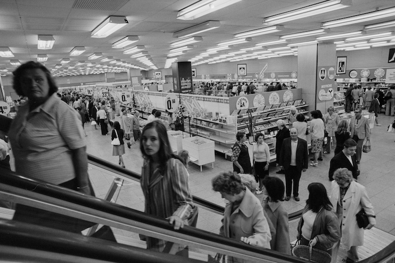 Shoppers in a department store in East Berlin, by Christof Sonderegger, September 1975. ETHBIB.Bildarchiv. Public Domain.