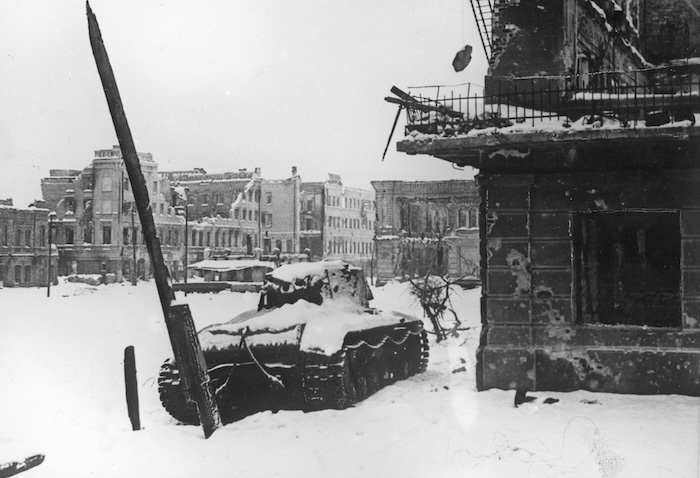 A destroyed Soviet tank among the ruins of Stalingrad, c. 1943. Narodowe Archiwum Cyfrowe. Public Domain.