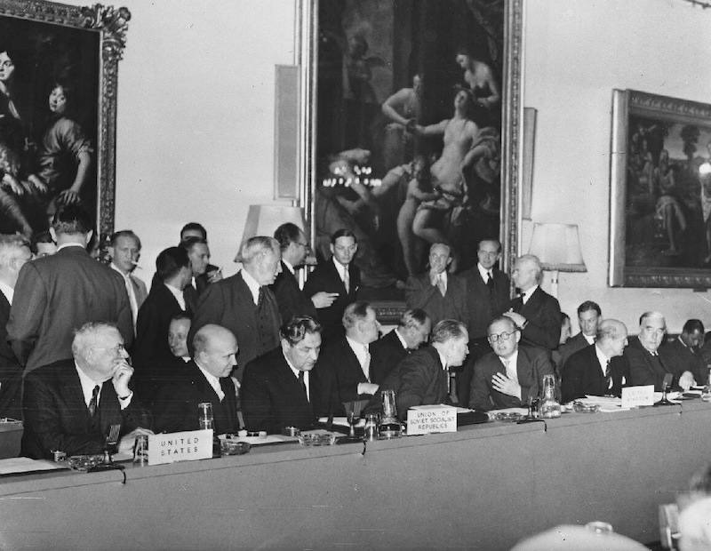 Suez conference at Lancaster House in London, 15 August 1956. Nationaal Archief. Public Domain.