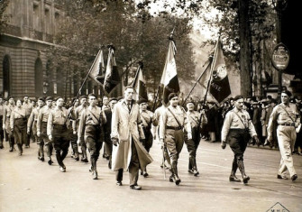 Members of the uniformed Solidarité Française in a funeral parade following the riot of 6 February 1934. La Contemporaine, Nanterre (CC0).