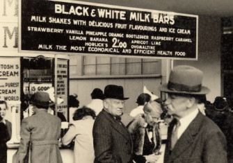 Black and White Milk Bar, Fleet Street, London, c.1935.