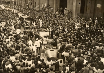 Crowds mob Argentine first lady Eva Perón on a visit to Madrid, 1947. Canary Islands Historical Photography Archive (CC-BY).