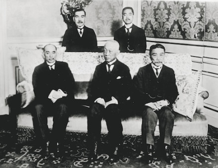 Japanese delegates to the Paris Peace Conference, 1919. Standing (left to right): Hikokichi Ijūin and Keishirō Matsui; seated (left to right): Baron Makino Nobuaki, Prince Kinmochi Saionji and Viscount Sutemi Chinda. Library of Congress. Public Domain.