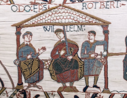 Duke William and his two half-brothers: to his right, Bishop Odo of Bayeux and to his left, Count Robert of Mortain, on the Bayeux Tapestry. Myrabella (CC0 1.0).