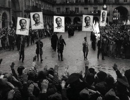 A parade in Salamanca celebrates the occupation of Gijón by Francoist troops, September 1937. Geopix/Alamy Stock Photo.